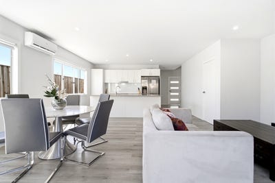 /international/au/17-7-tayla-street-pimpama-qld-151548068/