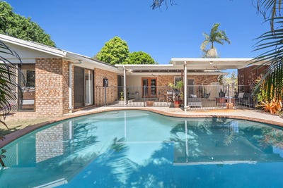 /international/au/30-moatah-drive-beachmere-qld-151199836/