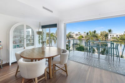 /international/au/2-10-ray-street-runaway-bay-qld-151258556/