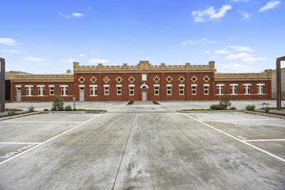 /international/au/republic-spotswood-144-150-hall-street-spotswood-vic-505114084/