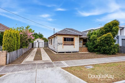/international/au/10-busch-street-sunshine-north-vic-152529352/