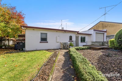 /international/au/50-heath-street-mount-gambier-sa-151416856/