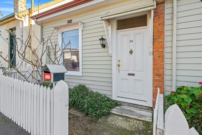 /international/au/feltham-cottage-33-feltham-street-north-hobart-tas-148541568/