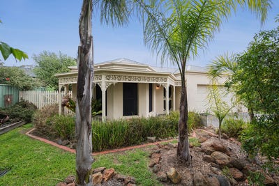 /international/au/10-correa-avenue-kangaroo-flat-vic-152638264/