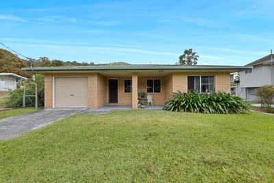 /international/au/12-milkins-street-ball-bay-qld-152498244/
