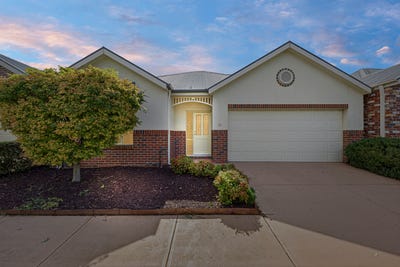 /international/au/17-1-malouf-court-pakenham-vic-150775196/