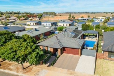 /international/au/28-tournament-drive-mooroopna-vic-150855116/
