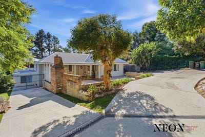 /international/au/8-snowball-road-kalamunda-wa-150941496/