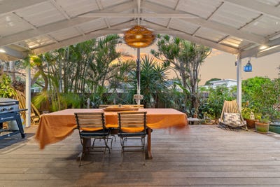 /international/au/30-saleng-crescent-warana-qld-151009664/