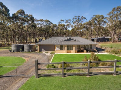 /international/au/29-tehan-court-heathcote-vic-150775960/