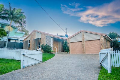 /international/au/1-marlua-avenue-moffat-beach-qld-148468284/?lang=en