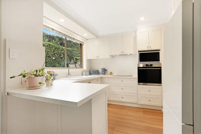 /international/au/11-2-4-carrington-st-bowral-nsw-150578348/