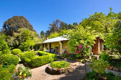 /international/au/27-north-street-chewton-vic-152592280/