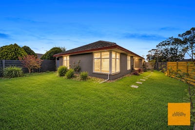 /international/au/22-station-road-melton-south-vic-151213512/