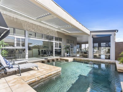 /international/au/35-protea-drive-bongaree-qld-151002500/