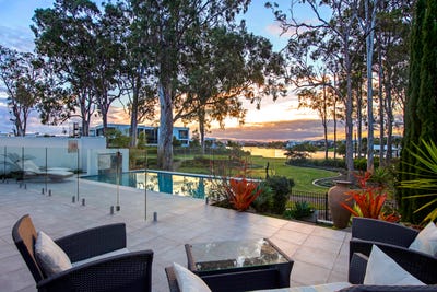 /international/au/98-lake-serenity-boulevard-helensvale-qld-151446524/