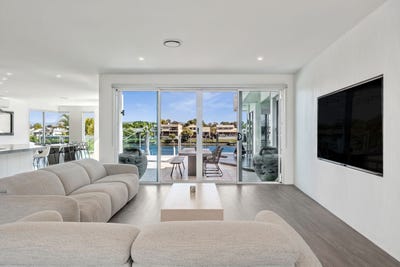 /international/au/87-sir-bruce-small-boulevard-benowa-waters-qld-152007368/