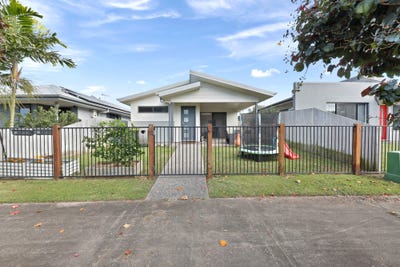 /international/au/4-elgans-parade-rural-view-qld-151388460/