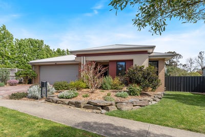 /international/au/4-reidwell-drive-woodend-vic-152625800/