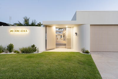 /international/au/20-arcadia-drive-mermaid-waters-qld-151389244/