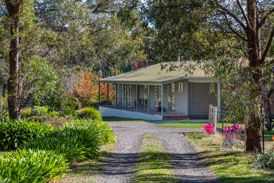 /international/au/25-hogan-court-kyneton-vic-151038776/