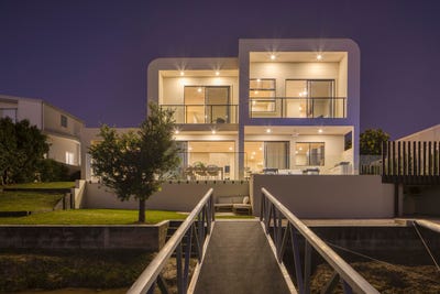 /international/au/15-lakeside-avenue-broadbeach-waters-qld-148494044/