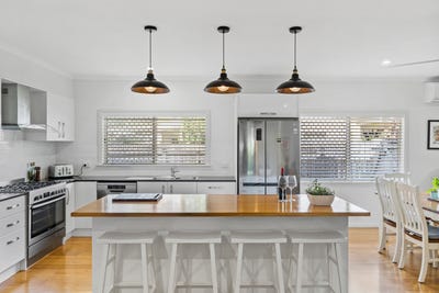 /international/au/4-bligh-close-clifton-beach-qld-151524380/
