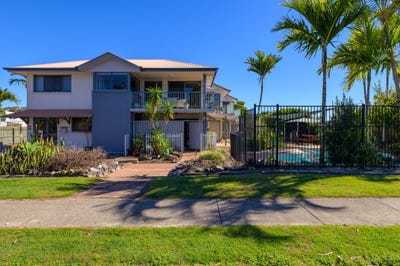 /international/au/10-40-41-esplanade-tin-can-bay-qld-148640936/