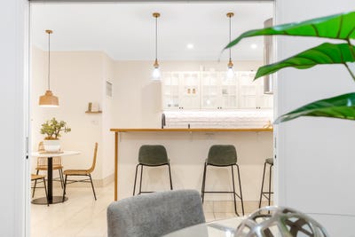 /international/au/369-371-mccoombe-street-mooroobool-qld-151329496/