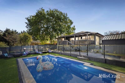 /international/au/24-eucalypt-drive-lilydale-vic-152493964/