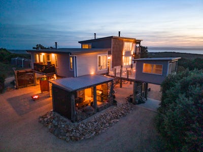 /international/au/548-wellstead-road-bremer-bay-wa-152438076/