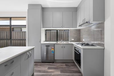 /international/au/6-irving-place-para-hills-sa-150819896/
