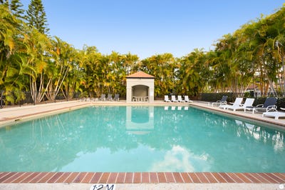 /international/au/125-19-santa-barbara-road-hope-island-qld-147873444/