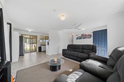 /international/au/54-sunscape-drive-eagleby-qld-151811552/