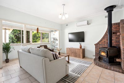 /international/au/56-preston-street-figtree-nsw-152692420/