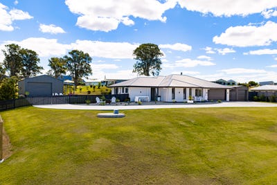 /international/au/74-watergum-drive-pie-creek-qld-152558940/