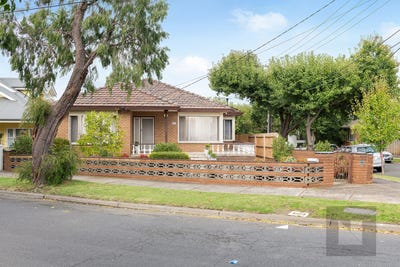 /international/au/121-powell-street-yarraville-vic-150697456/