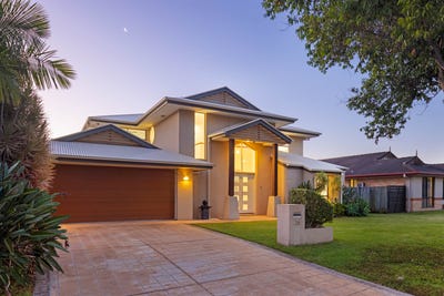 /international/au/39-roseapple-circuit-oxenford-qld-151264832/