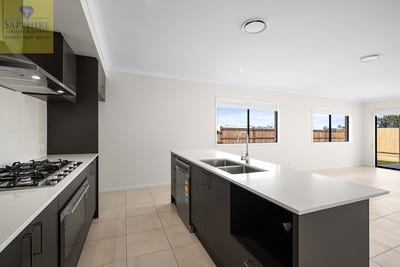 /international/au/17-cosmos-place-flagstone-qld-151161712/