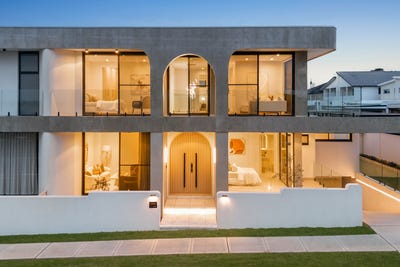 /international/au/31a-rawson-road-greenacre-nsw-152673660/