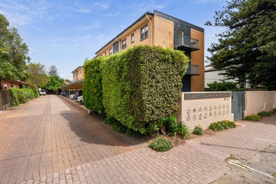 /international/au/8-18-robert-street-glenelg-south-sa-152631564/