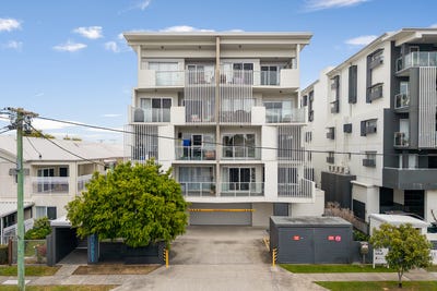 /international/au/16-15-besham-parade-wynnum-qld-152656936/