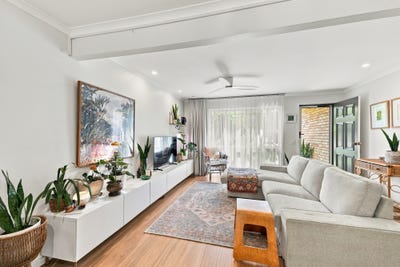 /international/au/10-8-lyon-street-dicky-beach-qld-152358848/