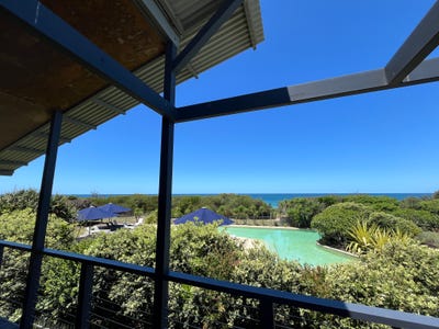 /international/au/n11-26-whales-parade-diamond-beach-nsw-149527932/