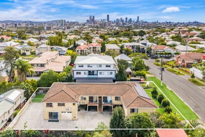 /international/au/7-holland-street-greenslopes-qld-151636892/