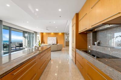 /international/au/98-1-marlin-parade-cairns-city-qld-152580748/