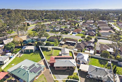 /international/au/17-moran-close-metford-nsw-151390376/