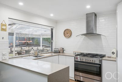/international/au/35-quinvale-road-hallett-cove-sa-152539384/