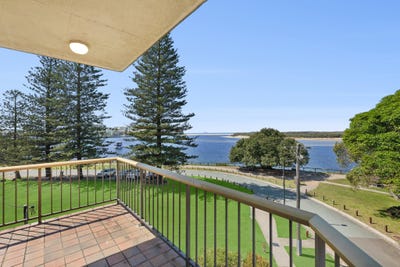 /international/au/6-29-landsborough-parade-golden-beach-qld-150937192/