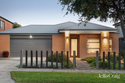 /international/au/8-cooma-street-moorabbin-vic-151376992/